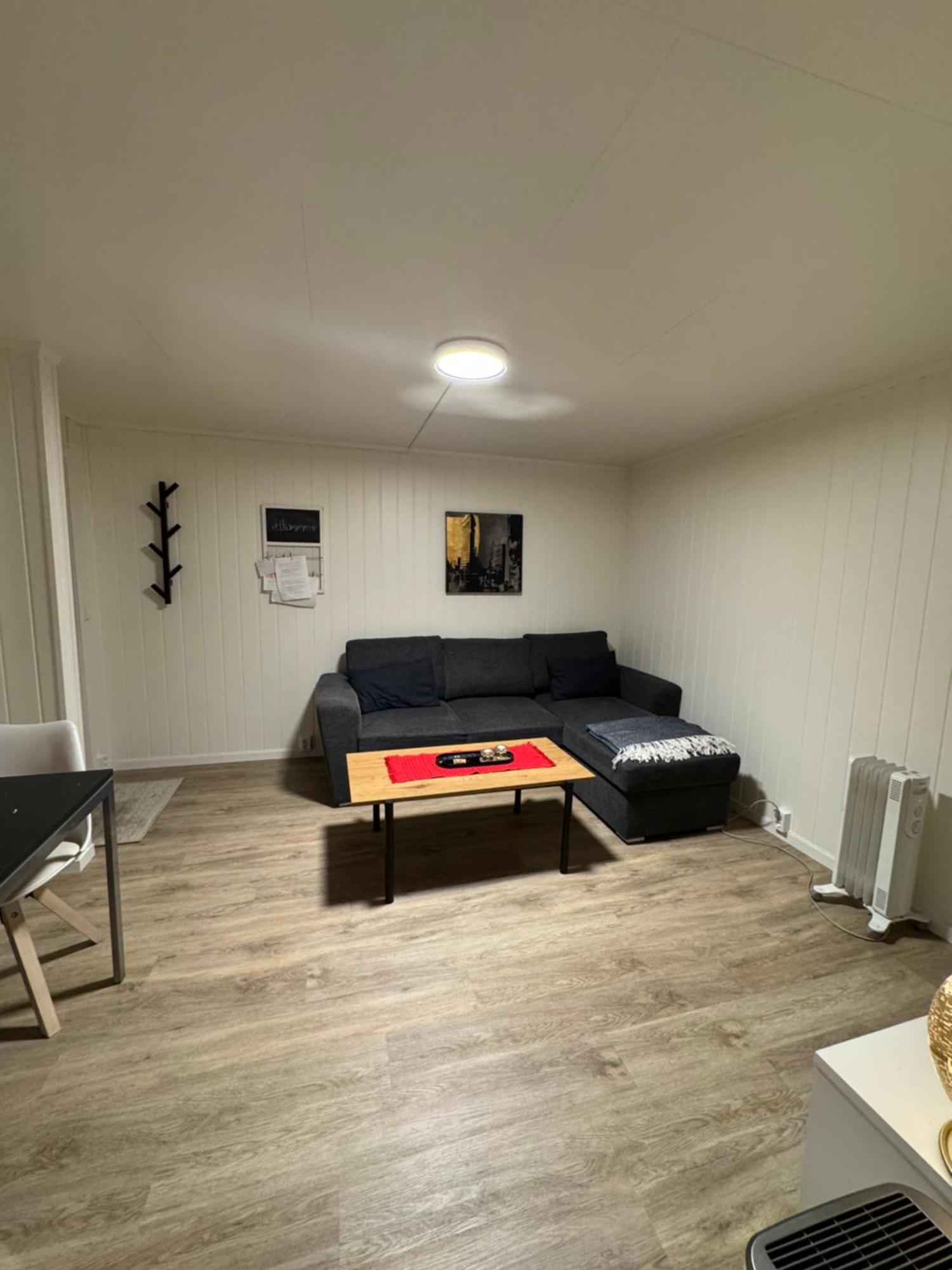 Liten Eldre Og Koselig Studiohybel สโวลแวร์ ภายนอก รูปภาพ