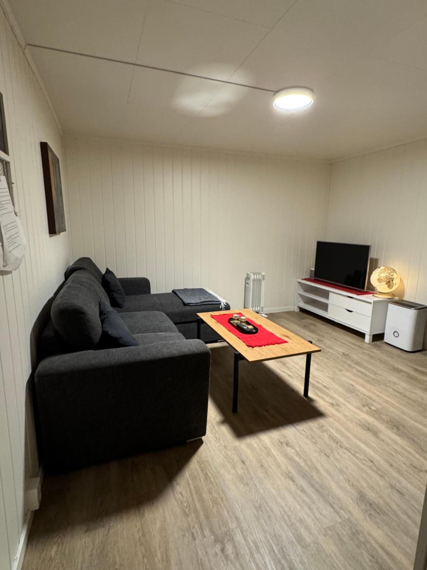Liten Eldre Og Koselig Studiohybel สโวลแวร์ ภายนอก รูปภาพ